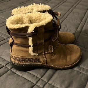 UGG 5136 Cove Toast Boot Leather Boot Womens 7